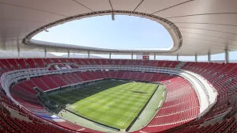 C罗禁区内外显绝技，形象独具特色。