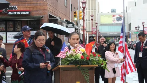 “30位全国杰出女运动员荣获三八红旗手荣誉”