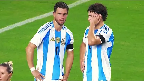 “专家热议：误判裁判二次触球点球规则引争议”