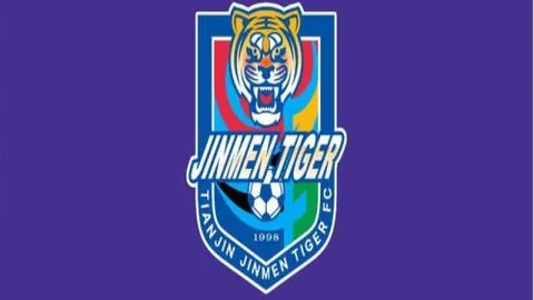 特维斯怒火中烧首战登场，阿甲42胜33！风云再起，激战一触即发？！